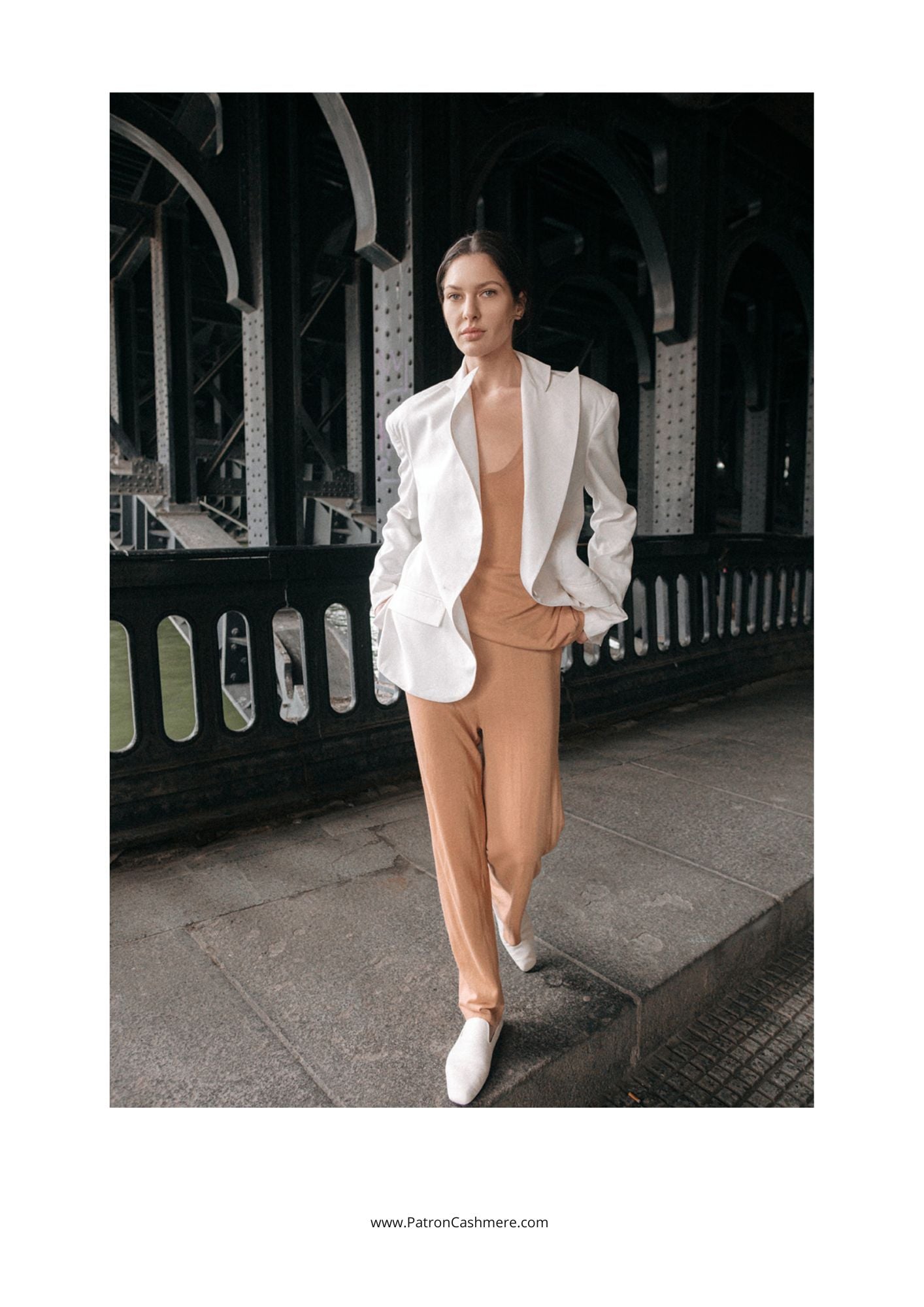 LOW - relaxed silk cotton trouser in sand color