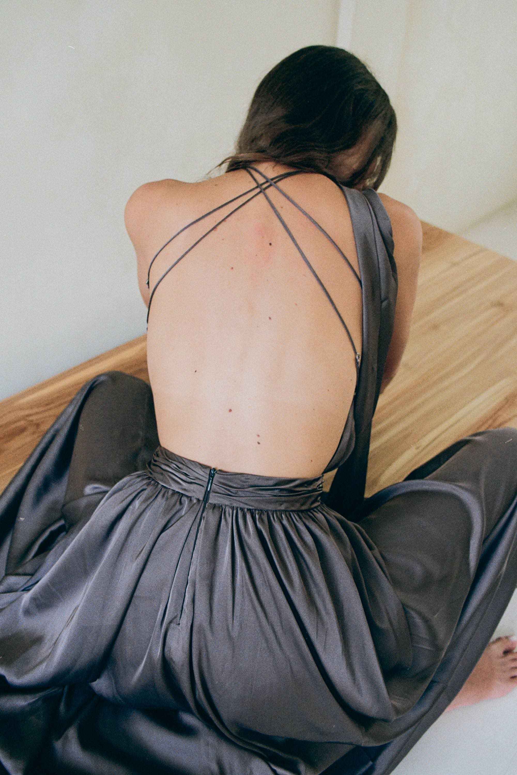 SERA Elegant cocktail dress with an open back in milky