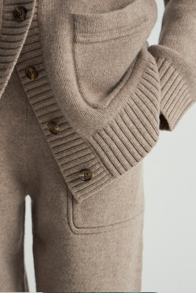 GISELLE sand wool trousers, knit texture and garment details