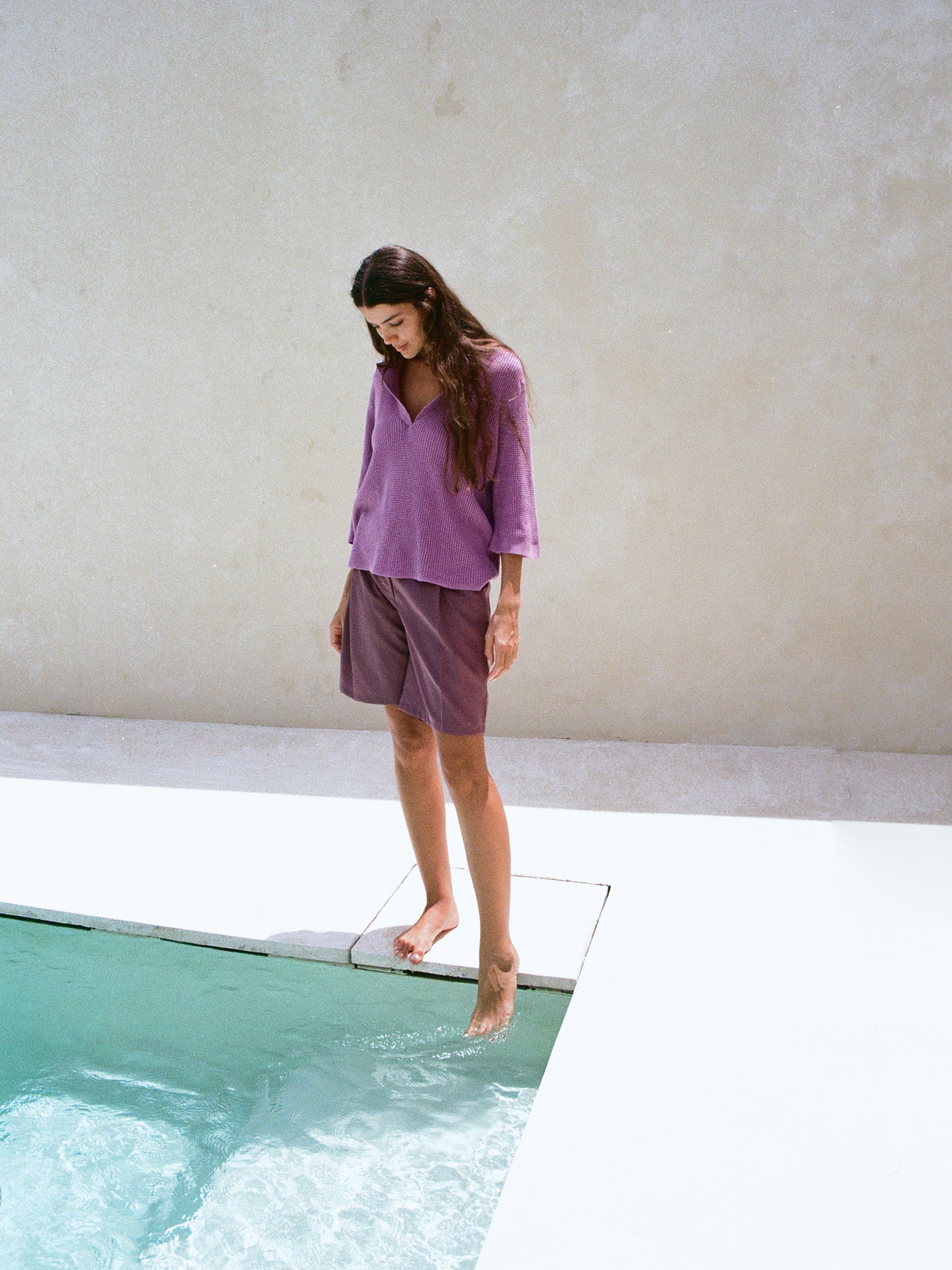 elegant Bermuda shorts in fashion violet color