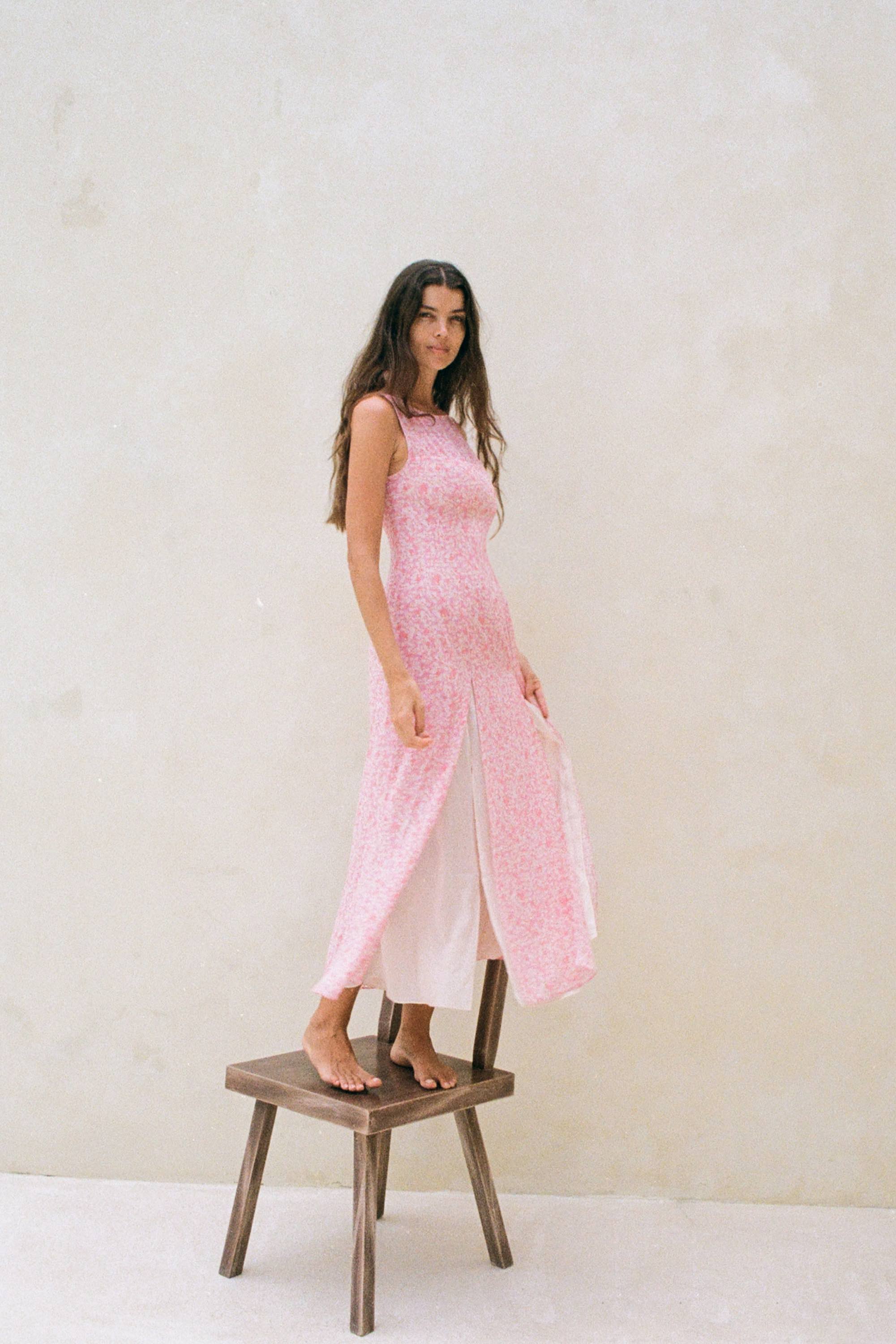 Elegant day Silk dress : Our Edit for Dubai Rooftops, London Dinners and Marina Bay Nights or day to day city walking during the summer time.