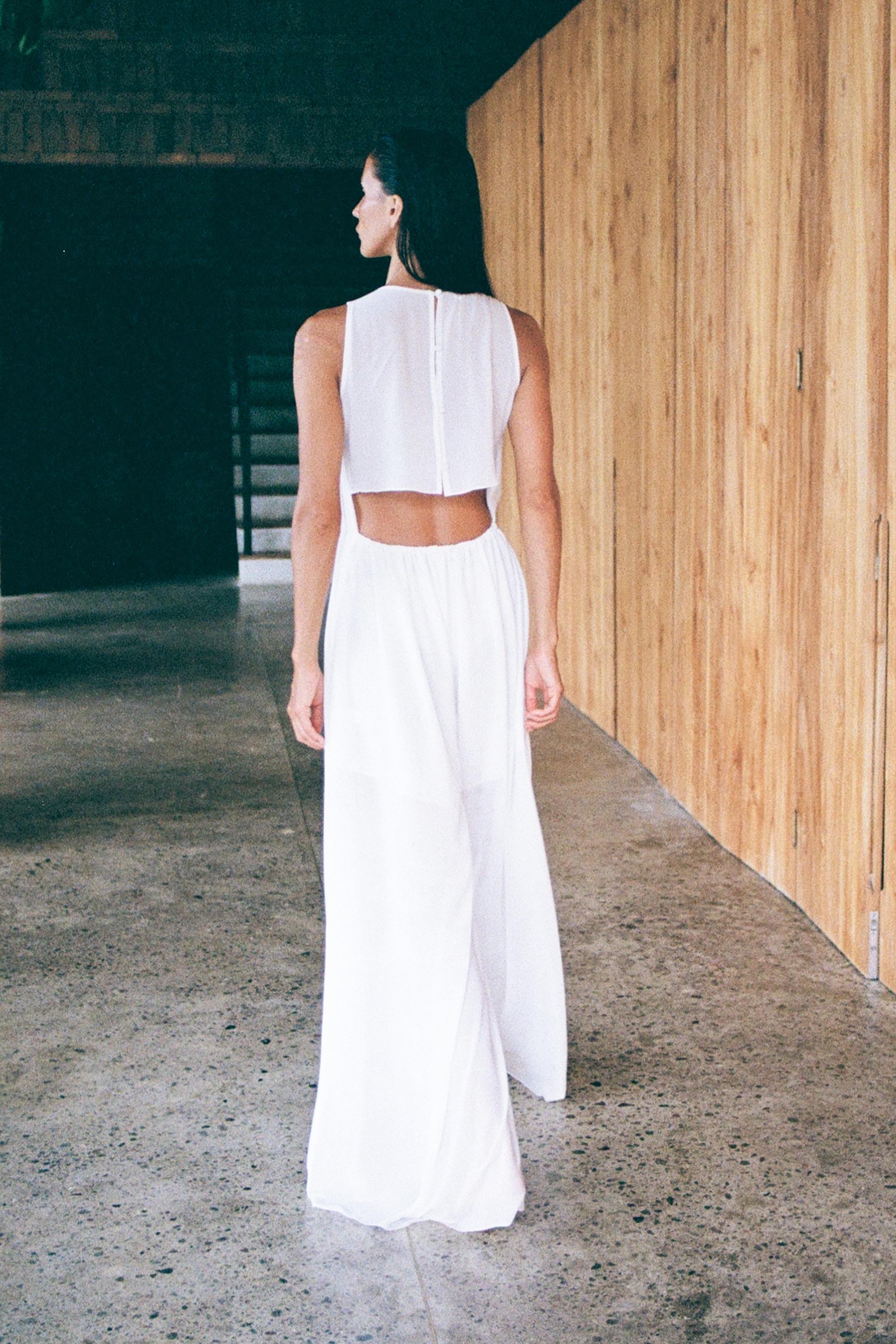 ÉLORA — ELEGANT CHIFFON CAPE JUMPSUIT
